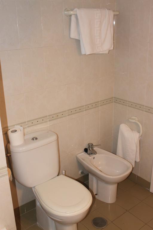 Apartamentos Jardines Del Gamonal مالقة الغرفة الصورة